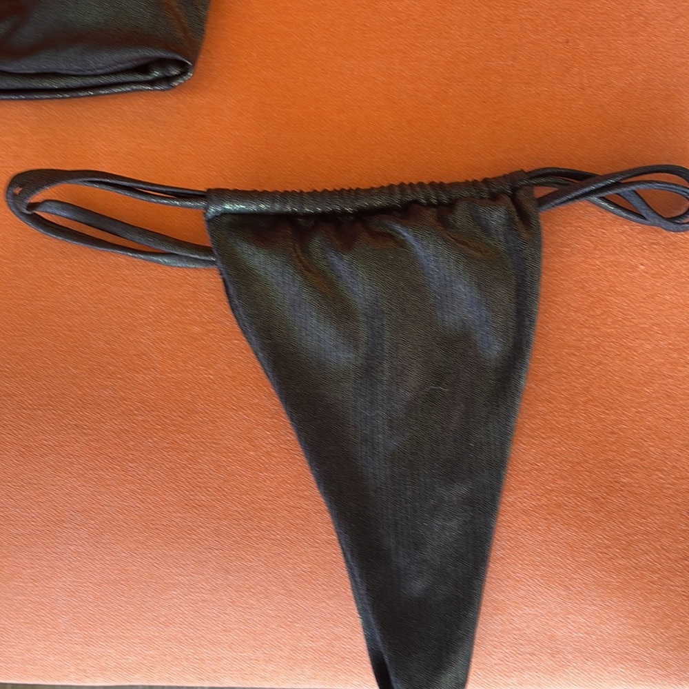 Bikini - Picture 3 of 5